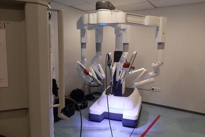 El Hospital Clínico de Valencia incorpora la cirugía robótica con el equipo Da Vinci